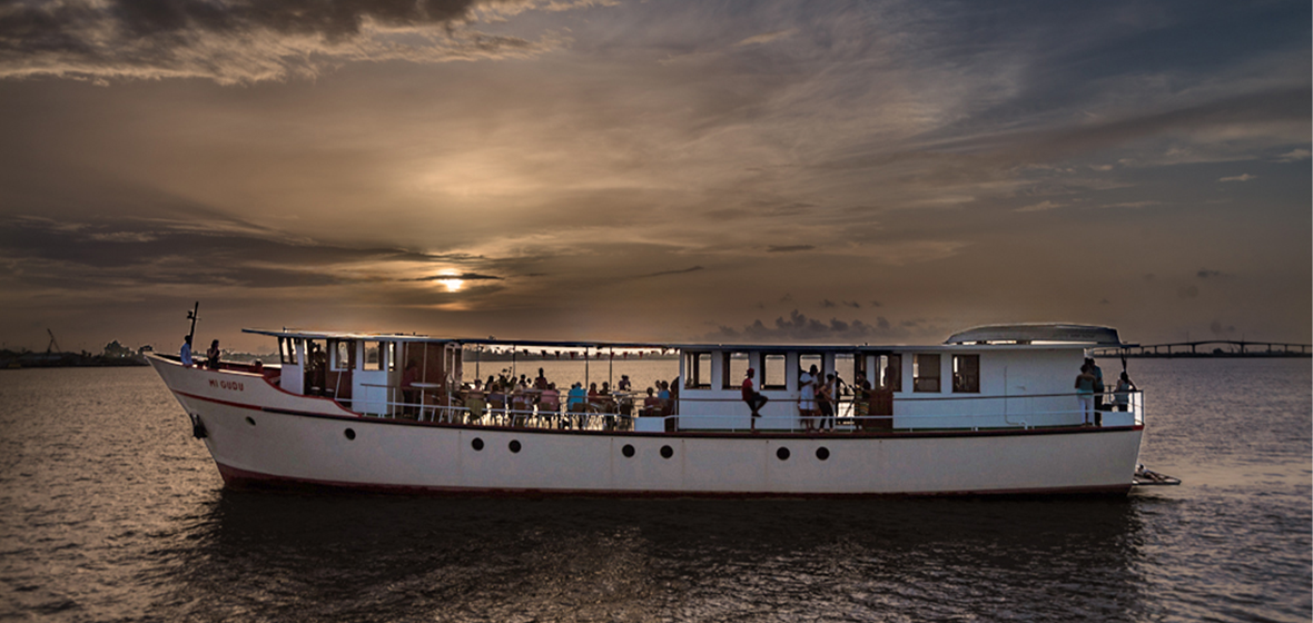 Mi Gudu River cruiser in Suriname